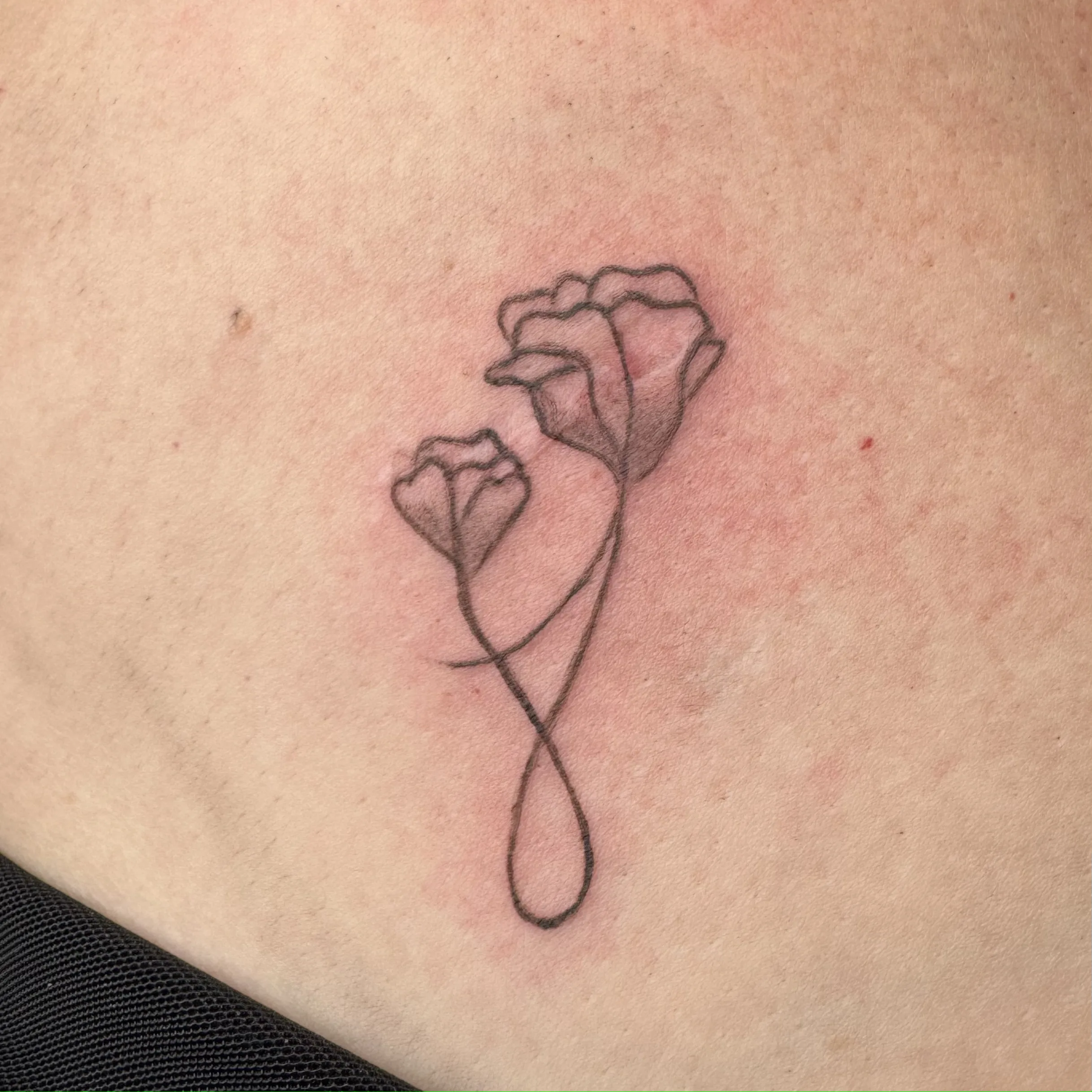 Tatouage minimaliste SabyDermoBeauty Vendée